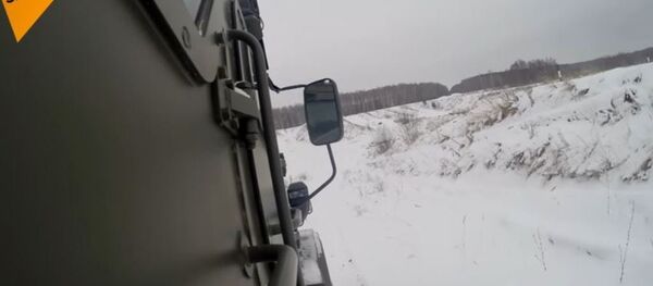 Epreuve de résistance du nouveau véhicule blindé russe « Patrouille » - Sputnik Afrique