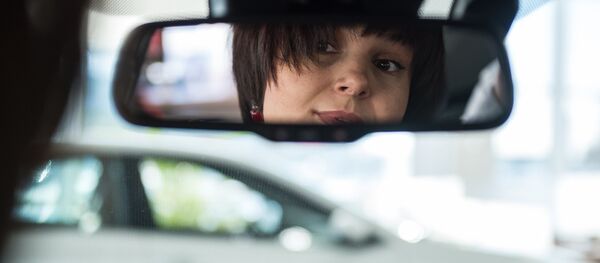 Une femme au volant - Sputnik Afrique