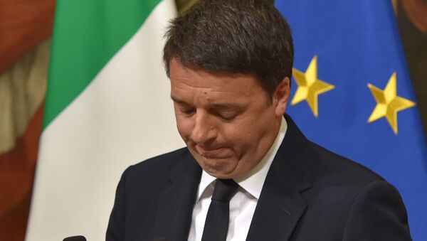 Italy's Prime Minister Matteo Renzi announces his resignation during a press conference at the Palazzo Chigi following the results of the vote for a referendum on constitutional reforms, on December 5, 2016 in Rome. - Sputnik Afrique