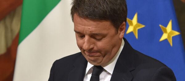 Italy's Prime Minister Matteo Renzi announces his resignation during a press conference at the Palazzo Chigi following the results of the vote for a referendum on constitutional reforms, on December 5, 2016 in Rome. - Sputnik Afrique