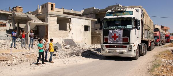 Un convoi humanitaire de la Croix rouge en Syrie Un convoi humanitaire de la Croix rouge en Syrie - Sputnik Afrique