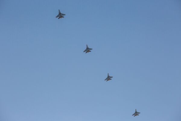 Des avions Su-35 survolent l’aérodrome Besovets en Carélie. - Sputnik Afrique