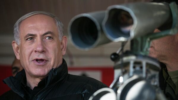 Israel's Prime Minister Benjamin Netanyahu visits at a military outpost during a visit at Mount Hermon in the Israeli-controlled Golan Heights overlooking the Israel-Syria border. - Sputnik Afrique