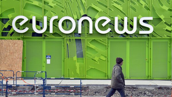 A photo taken on February 6, 2014 shows a man walking past the Euronews building in Lyon's new Confluence district. - Sputnik Afrique