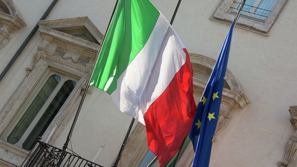 Bandiere dell'Italia e dell'UE - Sputnik Afrique