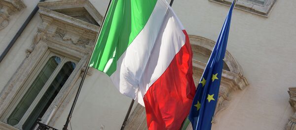 Bandiere dell'Italia e dell'UE - Sputnik Afrique