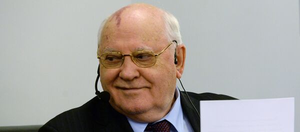 Former Soviet president Mikhail Gorbachev smiles during the presentation of his new book After the Kremlin in a book store in Moscow on November 20, 2014. - Sputnik Afrique