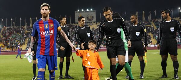 Lionel Messi et Murtaza Ahmadi - Sputnik Afrique