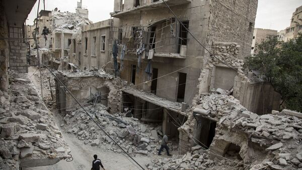 Cidade síria de Aleppo após bombardeamentos, 2 de maio 2016 - Sputnik Afrique