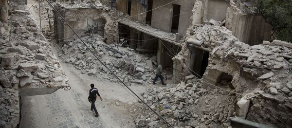Cidade síria de Aleppo após bombardeamentos, 2 de maio 2016 - Sputnik Afrique