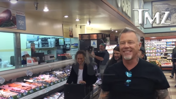 Metallica dans un supermarché - Sputnik Afrique