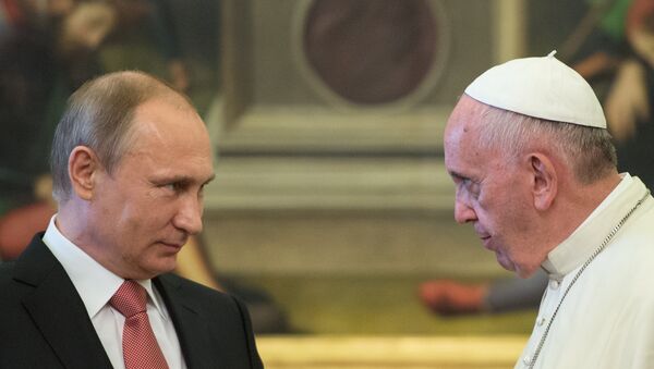 Le président russe Vladimir Poutine et le pape François - Sputnik Afrique