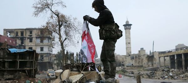 Военнослужащие в освобожденном квартале восточного Алеппо - Sputnik Afrique