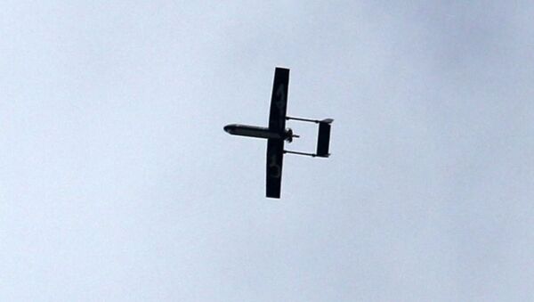 A drone belonging to the Ezzedine al-Qassam Brigades, Hamas' armed wing, flies over Gaza City on December 14, 2014 - Sputnik Afrique