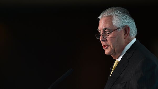 Chairman and CEO of US oil and gas corporation ExxonMobil, Rex Tillerson, speaks during the 2015 Oil and Money conference in central London on October 7, 2015 - Sputnik Afrique
