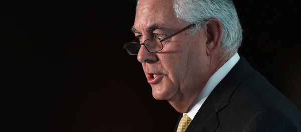 Chairman and CEO of US oil and gas corporation ExxonMobil, Rex Tillerson, speaks during the 2015 Oil and Money conference in central London on October 7, 2015 - Sputnik Afrique