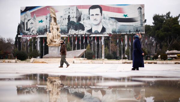 People walk past a billboard depicting Syria's President Bashar al-Assad at Saadallah al-Jabri Square, in the government controlled area of Aleppo, Syria - Sputnik Afrique