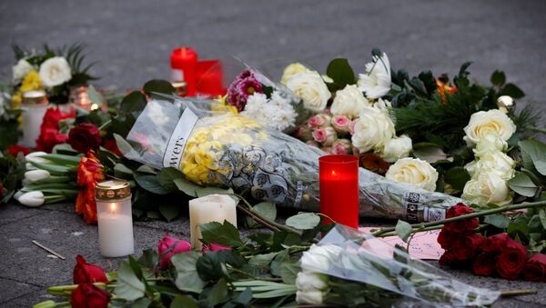 Flowers are seen near the scene where a truck ploughed into a crowded Christmas market in the German capital last night in Berlin, Germany, December 20, 2016. - Sputnik Afrique