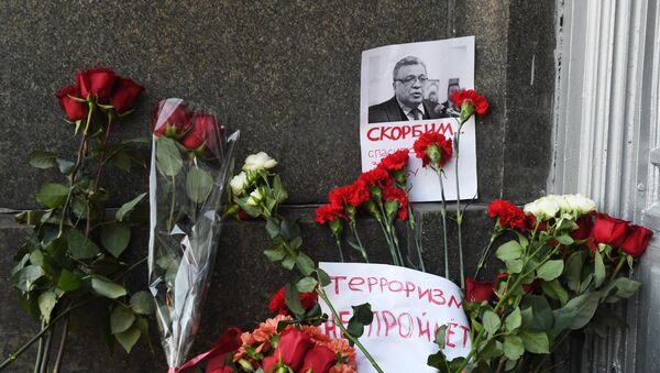 Fleurs devant le ministère russe des Affaires étrangères à Moscou - Sputnik Afrique