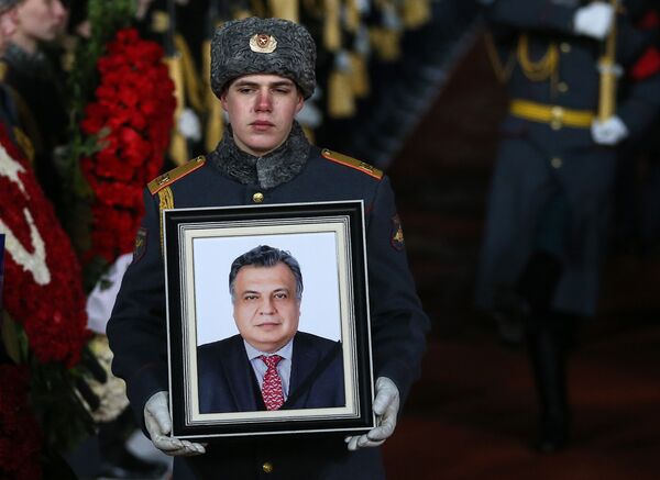Moscou: arrivée de l’avion avec le corps de l’ambassadeur russe tué à Ankara - Sputnik Afrique
