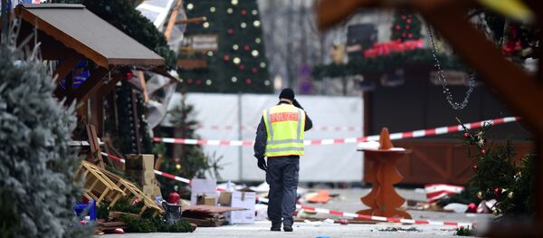 Berliner Weihnachtsmarkt neben Kaiser-Wilhelm-Gedaechtniskirche - Sputnik Afrique