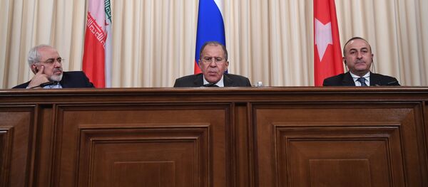 Mohammad Javad Zarif,Sergueï Lavrov et Mevlüt Cavusoglu - Sputnik Afrique