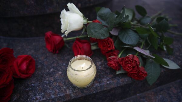 Les Moscovites rendent hommage aux victimes du crash de l'avion Tu-154 - Sputnik Afrique