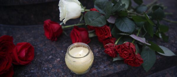 Les Moscovites rendent hommage aux victimes du crash de l'avion Tu-154 - Sputnik Afrique
