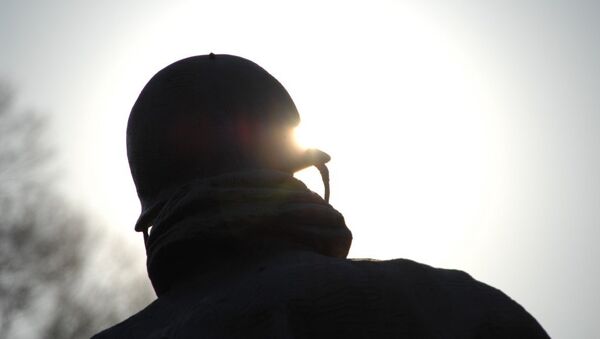 Un homme dans un casque - Sputnik Afrique