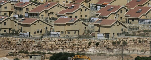 FILE - In this Monday, Sept. 27, 2010 file photo, Israeli earth-moving equipment works in the Jewish settlement of Kiryat Netafim, near the West Bank village of Salfit. FILE - In this Monday, Sept. 27, 2010 file photo, Israeli earth-moving equipment works in the Jewish settlement of Kiryat Netafim, near the West Bank village of Salfit. - Sputnik Afrique