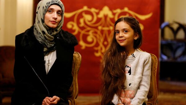 Bana Alabed, kBana Alabed, known as Aleppo's tweeting girl, and her mother Fatemah pose during an interview with Reuters in Ankara, Turkey, December 22, 2016. - Sputnik Afrique