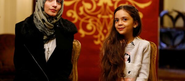 Bana Alabed, kBana Alabed, known as Aleppo's tweeting girl, and her mother Fatemah pose during an interview with Reuters in Ankara, Turkey, December 22, 2016. - Sputnik Afrique