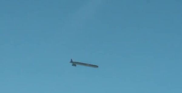 Un missile de croisière air-sol en vol - Sputnik Afrique