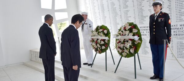 Barack Obama (à gauche) et Shinzo Abe à Pearl Harbor - Sputnik Afrique