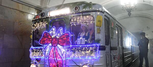 Запуск новогоднего поезда Московского метрополитена - Sputnik Afrique