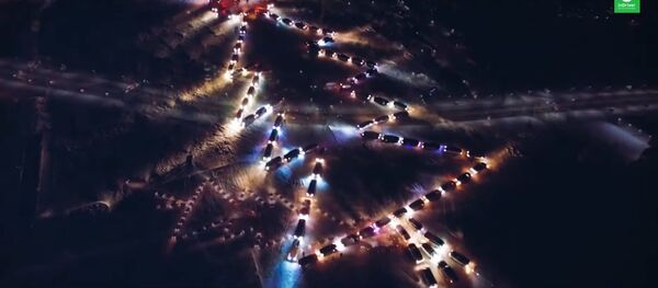 Le plus grand «sapin de Noël automobile» réalisé en Sibérie - Sputnik Afrique