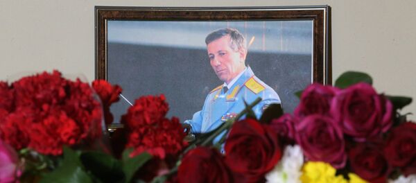 A photo of Russian Army Bandmaster Lieutenant General Valery Khalilov, who died in the Russian Defense Ministry's TU-154 crash, is seen here outside the building of The Alexandrov Academic Ensemble of Song and Dance of the Russian Army in Moscow - Sputnik Afrique