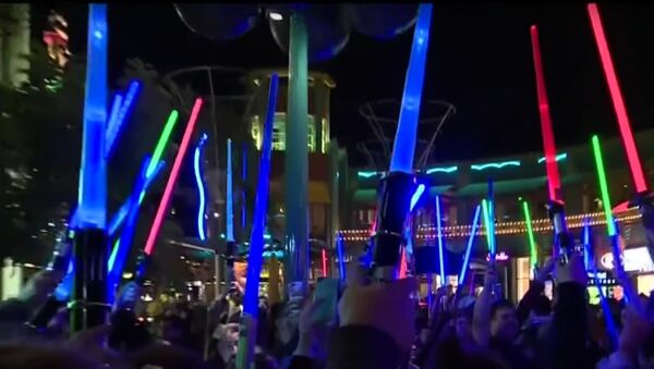 Light Saber Vigil for Carrie Fisher Downtown Disney Disneyland Resort Anaheim, CA - Sputnik Afrique