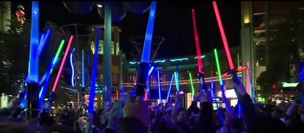 Light Saber Vigil for Carrie Fisher Downtown Disney Disneyland Resort Anaheim, CA - Sputnik Afrique
