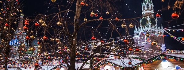 La Place Rouge de Moscou décorée pour les fêtes de fin d'année - Sputnik Afrique