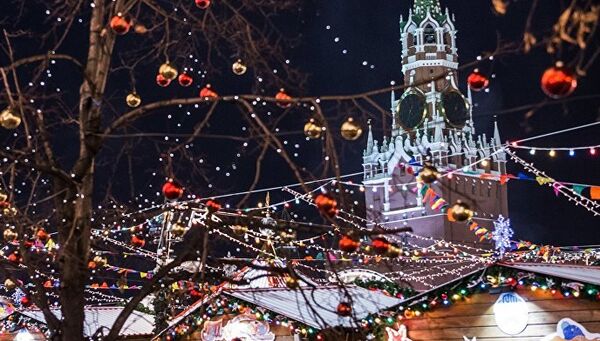La Place Rouge de Moscou décorée pour les fêtes de fin d'année - Sputnik Afrique