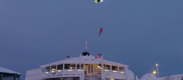 Quand le Père Noël troque ses rennes contre un drone - Sputnik Afrique