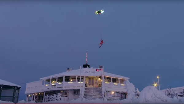 Quand le Père Noël troque ses rennes contre un drone - Sputnik Afrique