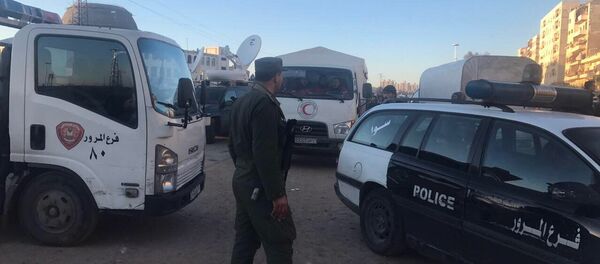 Автомобиль полиции в квартале Салахеддин после вывода боевиков и членов их семей из восточного Алеппо. - Sputnik Afrique