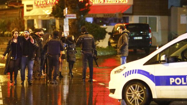 Police secure area near an Istanbul nightclub, Turkey, January 1, 2017. - Sputnik Afrique