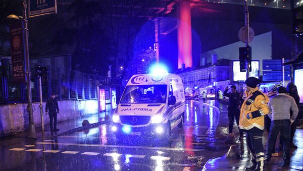 Ambulances rushing away from the scene of an attack in Istanbul, early Sunday, Jan. 1, 2017. - Sputnik Afrique