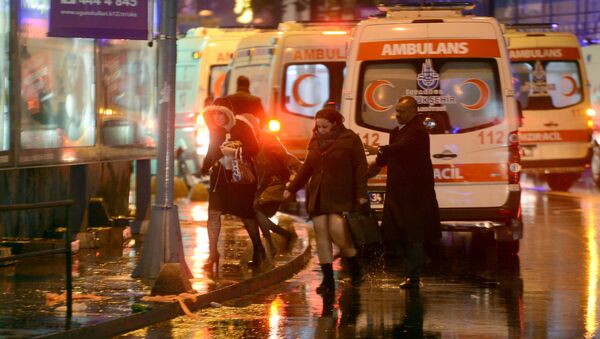 People run away from a nightclub where a gun attack took place during a New Year party in Istanbul, Turkey - Sputnik Afrique