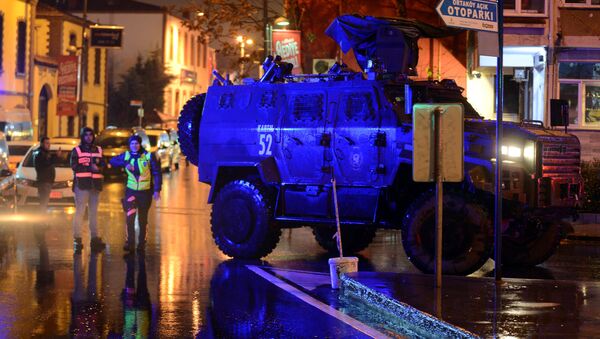 An armoured police vehicle blocks a road leads to a nightclub where a gun attack took place during a New Year party in Istanbul, Turke - Sputnik Afrique