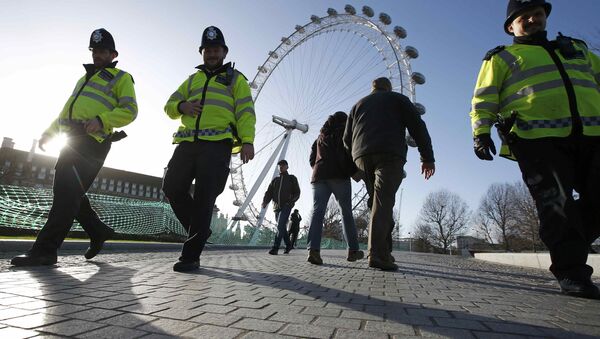Police patrol near the London Eye before New Year's Eve celebrations in London - Sputnik Afrique