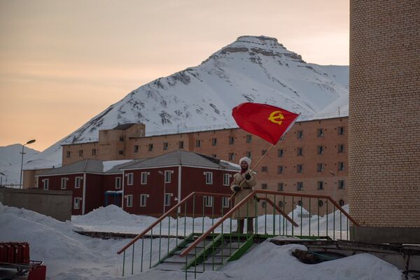 Pyramiden est un village de l'ère soviétique. Alexandre cherche à y préserver cette ambiance. Pyramiden est un village de l'ère soviétique. Alexandre cherche à y préserver cette ambiance. - Sputnik Afrique